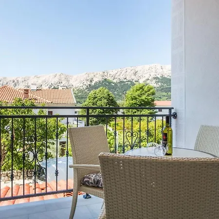Nettes In Mit Eigenem Balkon By Interhome باشْكا