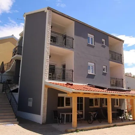 Nettes In Mit Eigenem Balkon By Interhome شقة باشْكا