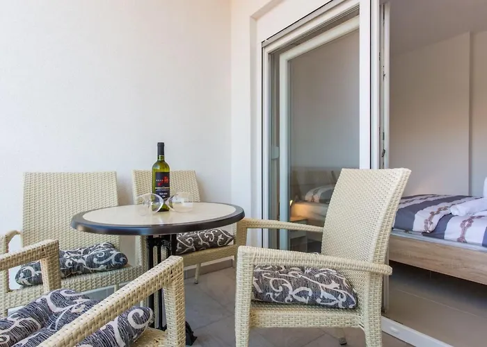 Nettes In Mit Eigenem Balkon By Interhome Appartement Baška