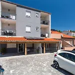Appartamento Nettes In Mit Eigenem Balkon By Interhome Baška