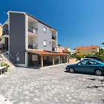 Nettes In Mit Eigenem Balkon By Interhome Apartmán