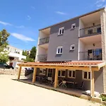 Nettes In Mit Eigenem Balkon By Interhome *