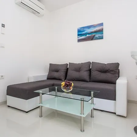 Apartamento Nettes In Mit Eigenem Balkon By Interhome