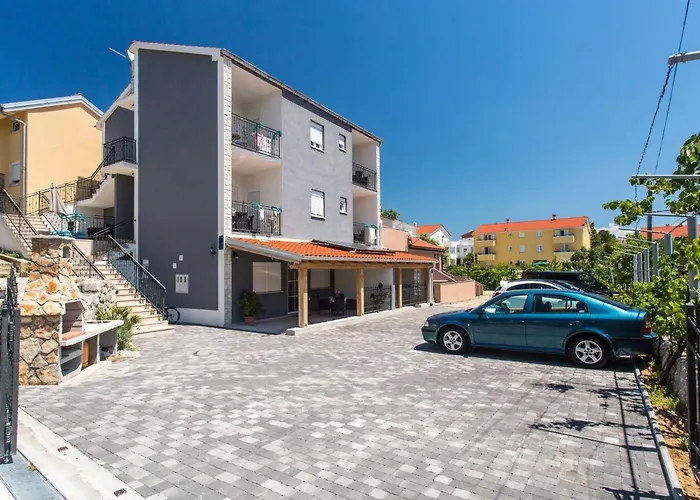 Nettes In Mit Eigenem Balkon By Interhome Apartamento